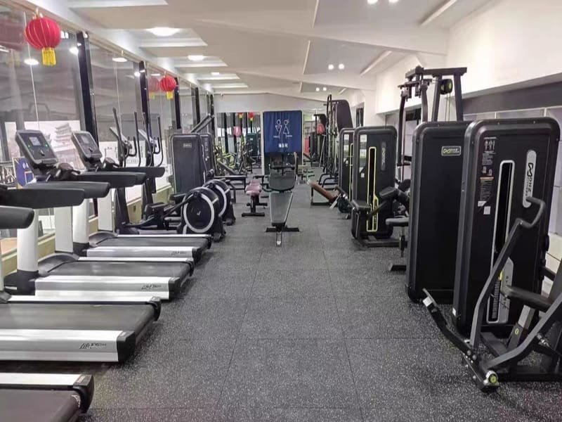 A side-view comparison of 6mm, 8mm, and 12mm rubber tiles with clear labels.